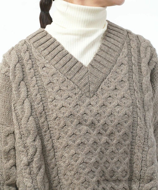 Oldderby Knitwear(オールドダービーニットウェア)Vネックケーブル 