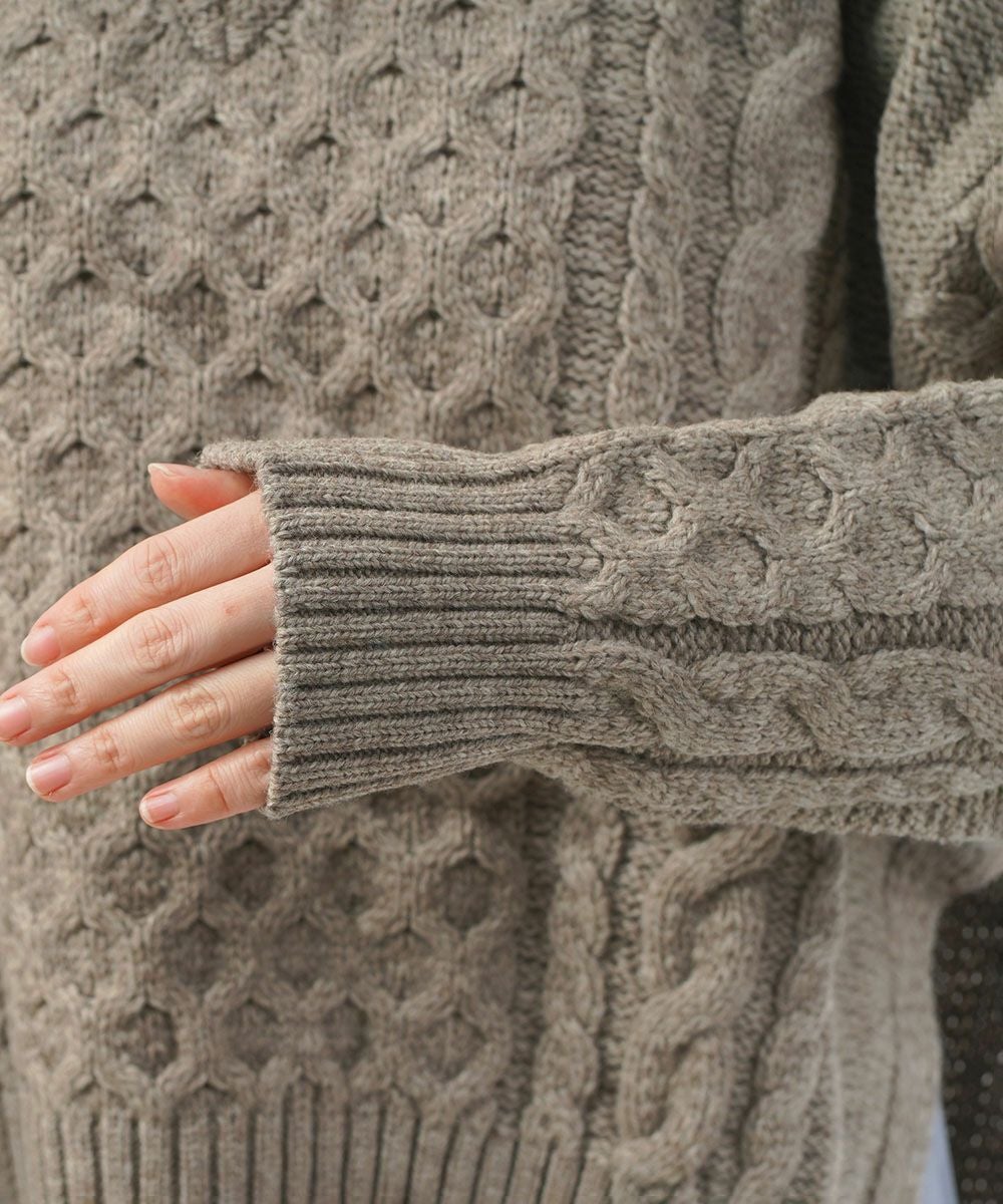 Oldderby Knitwear  Vネックニットプルオーバー Oldderby Knitwear(オールドダービーニットウェア)Vネックケーブル