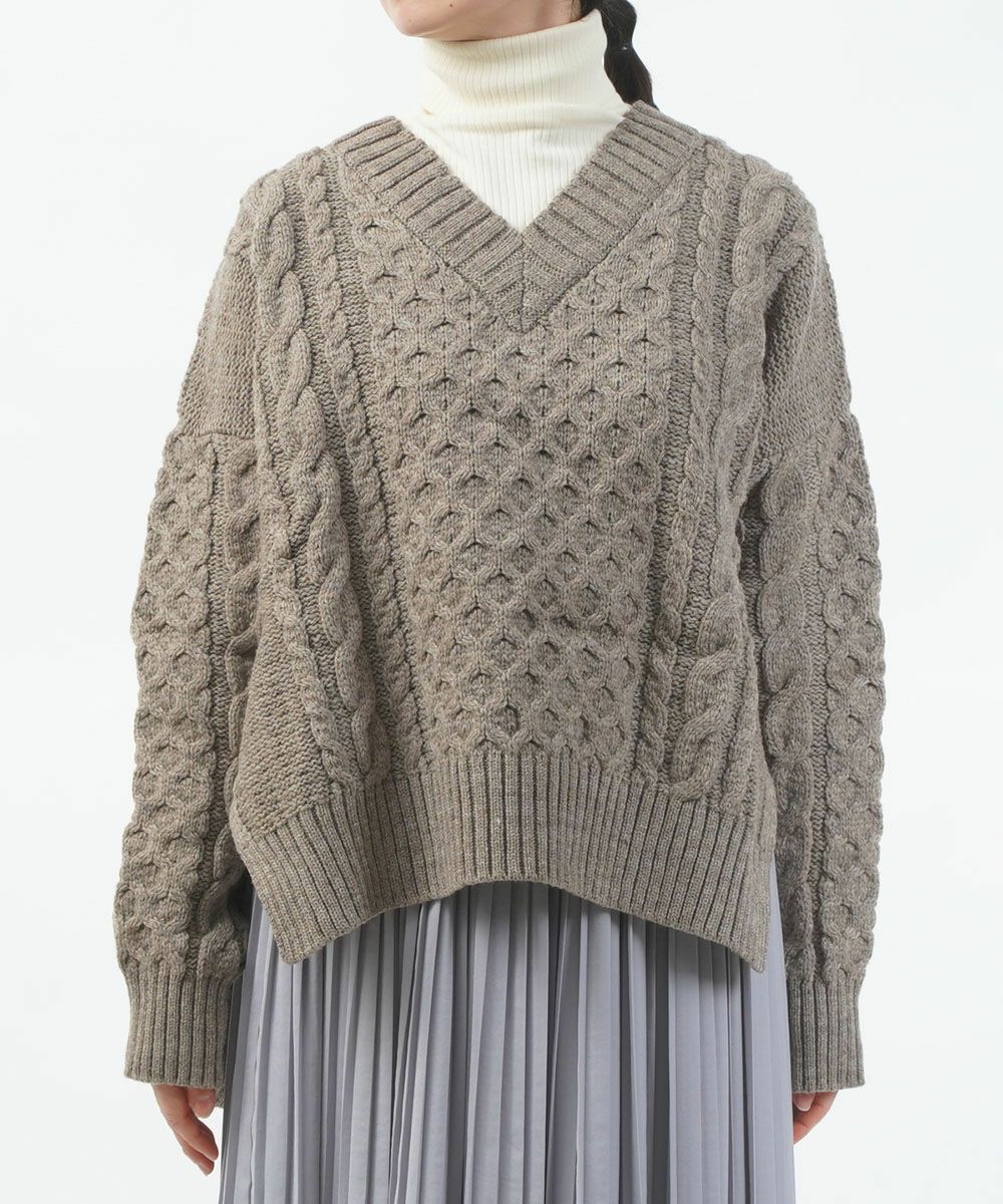 Oldderby Knitwear(オールドダービーニットウェア)Vネックケーブル