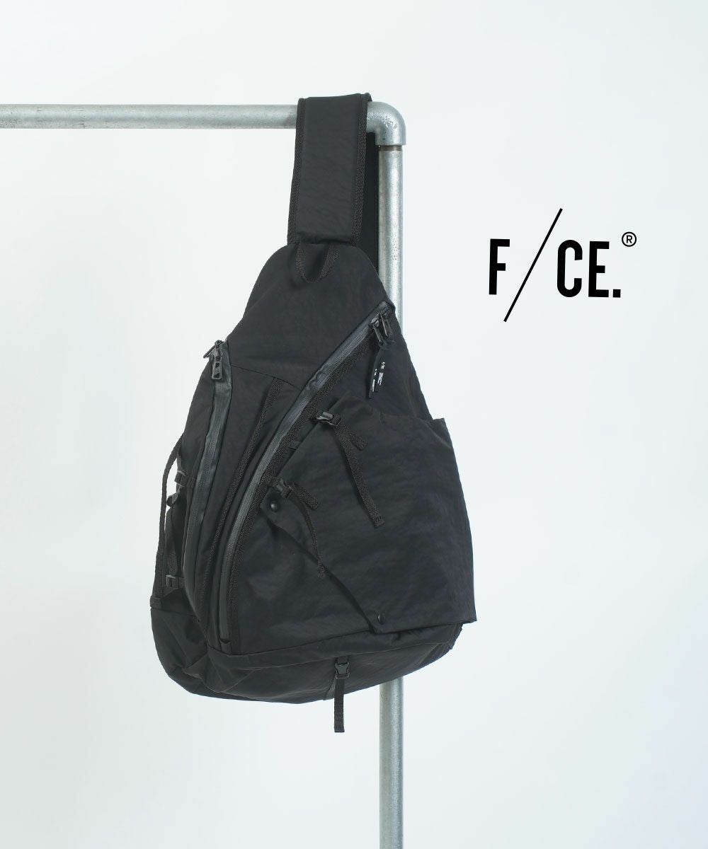 F/CE.(エフシーイー)TEXTURED TWILL 3 POINTS SLINGER BAG | BLEU