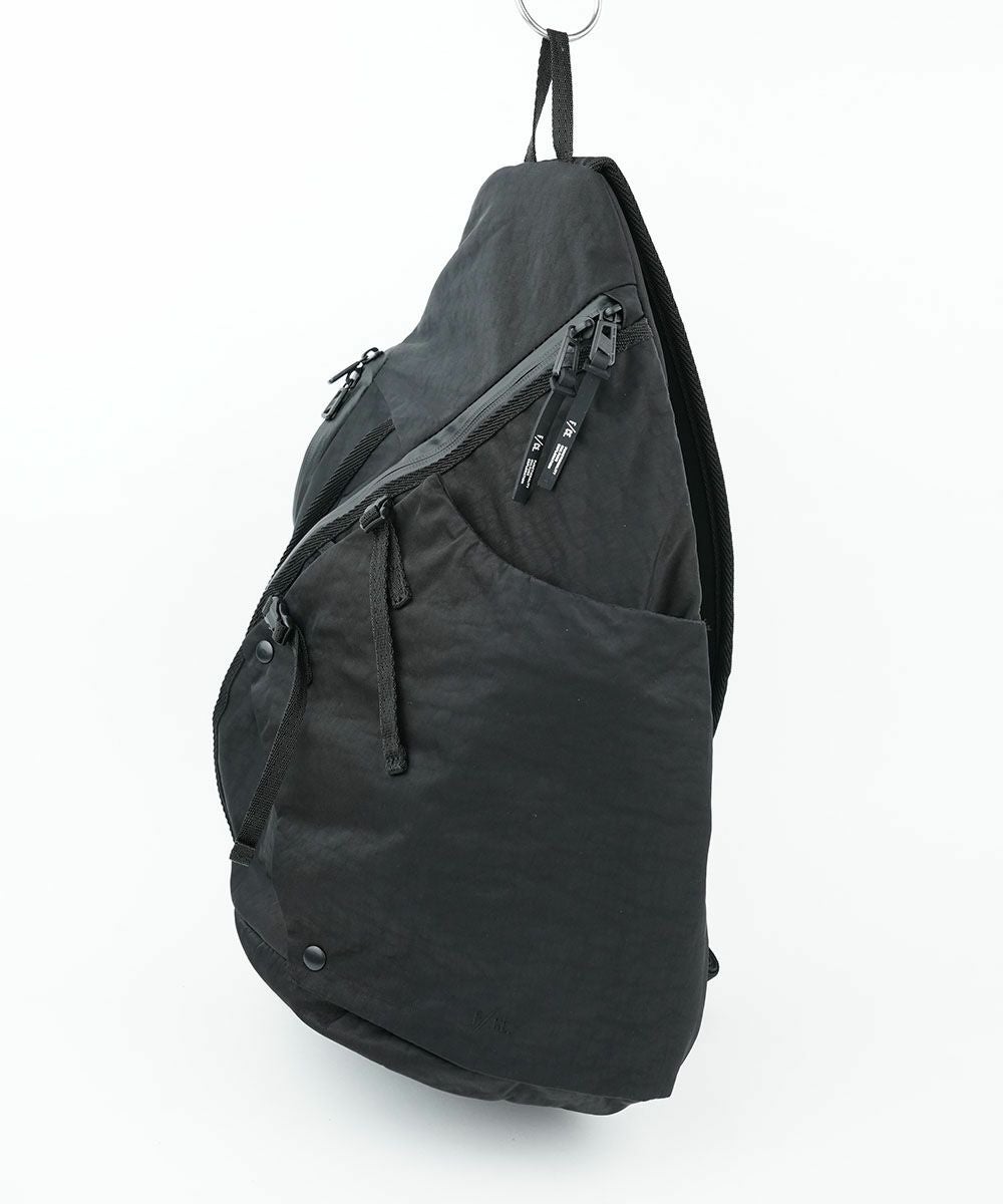 F/CE.(エフシーイー)TEXTURED TWILL 3 POINTS SLINGER BAG | BLEU