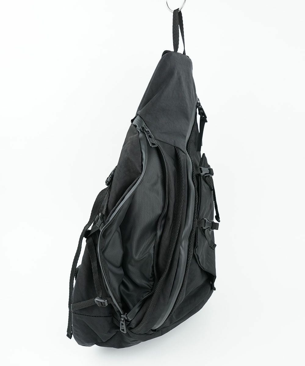 F/CE.(エフシーイー)TEXTURED TWILL 3 POINTS SLINGER BAG | BLEU