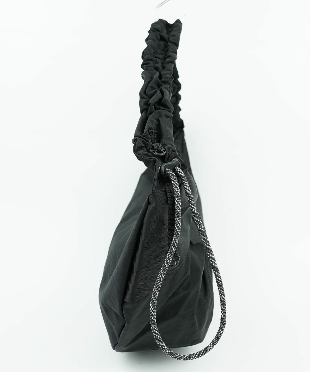 F/CE.(エフシーイー)TEXTURED TWILL BODY BAG | BLEU COMME BLEU